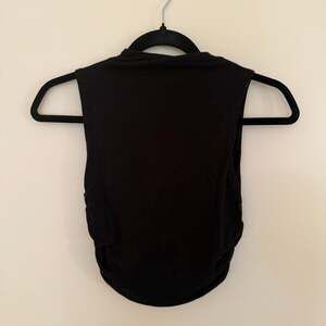 Forever 21 Women's Ribbed Mock Neck Tank Top in Black